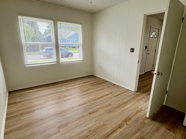 1125 Shipping St NE — Photo 10