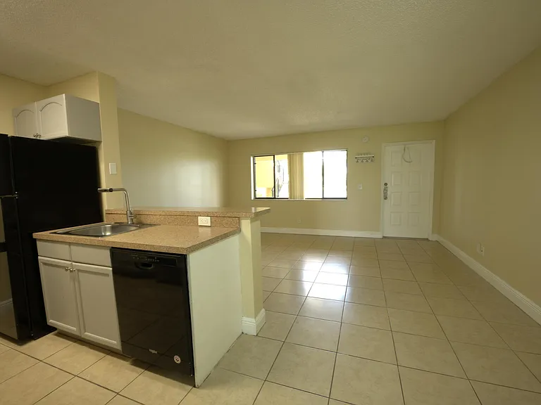 1617 Meadows Cir W — Photo 6