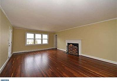 4th image of 40 Harlech Dr