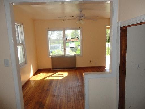 2nd image of 2050 E Devon Ave