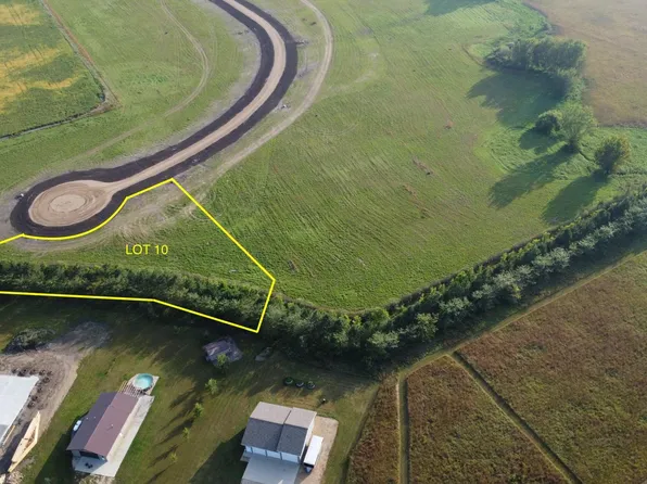 10 Oak Creek Cir, Big Stone City, SD 57216