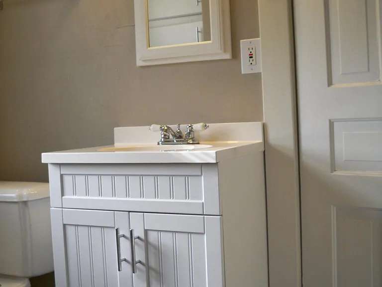 Bathroom (view #1).