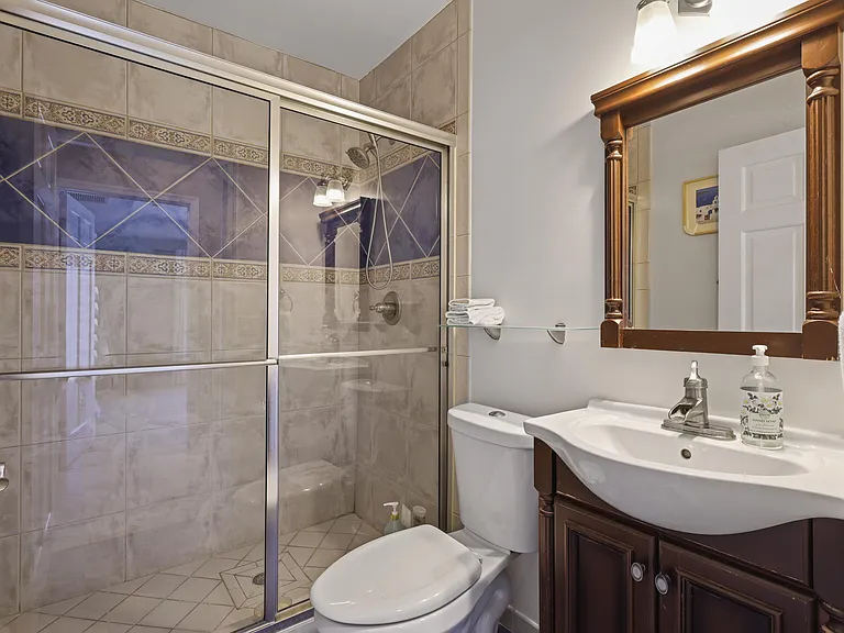 1925 Coral Gardens Dr — Photo 14