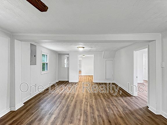 3rd image of 165 Magruder Ave