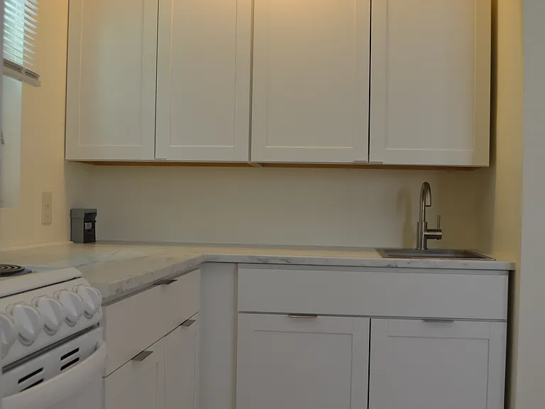 10 1/2 W 49th St #CARRIAGE HOUSE — Photo 2