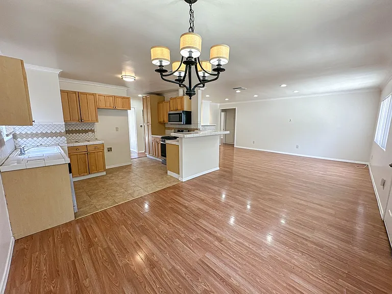 7353 Yarmouth Ave — Photo 5