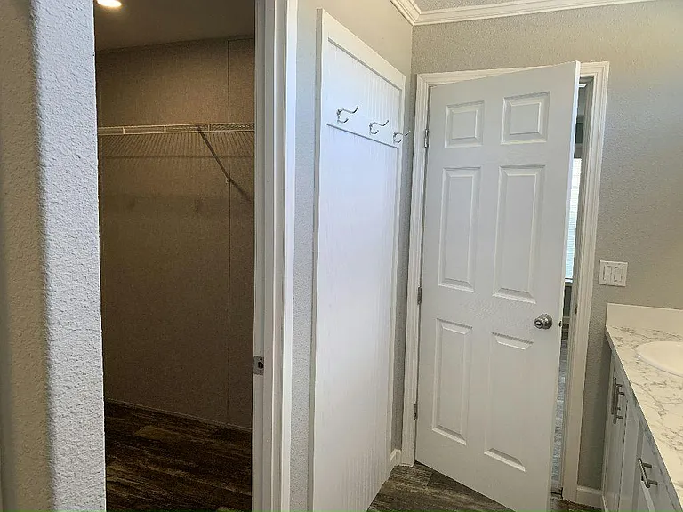 419 Zeeland St #419 — Photo 15