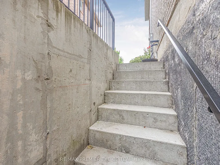 223 Landsbridge St #LOWER — Photo 12