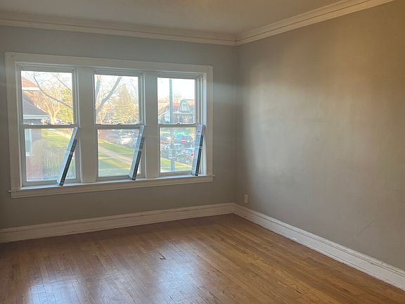 2nd image of 2900-04 N Laramie Avenue W George St #2