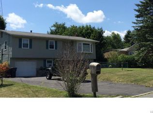 10 Victoria Dr, Newburgh, NY 12550