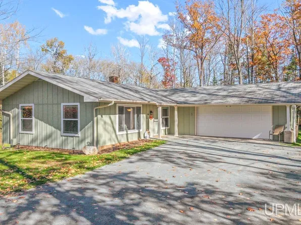 W7498 Upper Pine Creek Dr, Iron Mountain, MI 49801