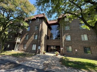 830 Elder Rd APT 111, Homewood, IL 60430