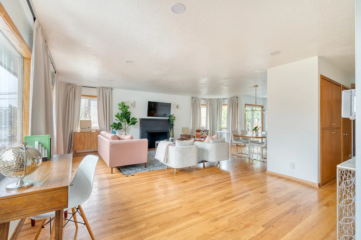 2 bed, 1.0 bath, $3,882 — Photo 4