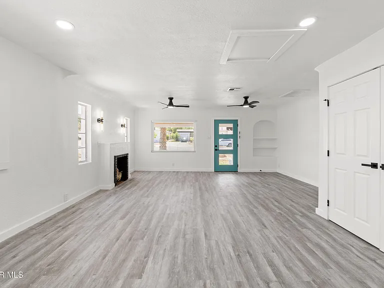 3221 N Stanton St — Photo 22