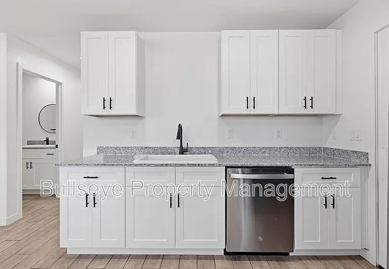 428 S 97th Pl — Photo 9
