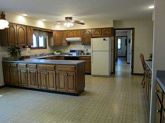 5th image of 695 Brookwood Dr