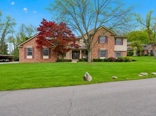 29539 Pine Ridge Cir, Farmington, MI 48331