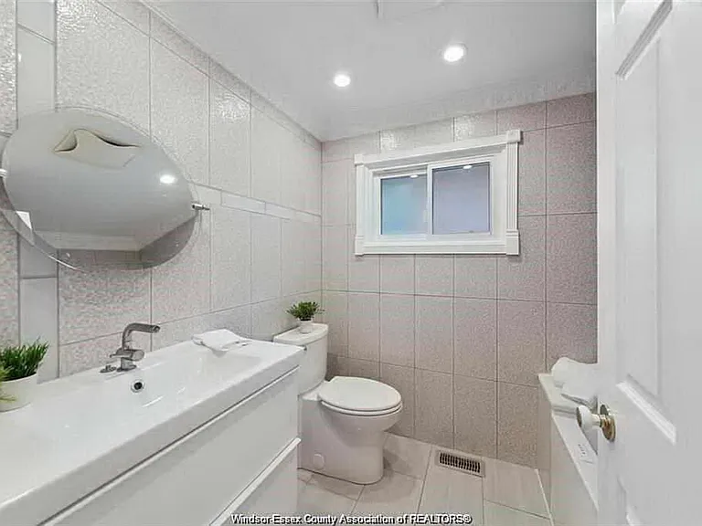 6711 Riverside Dr E — Photo 28