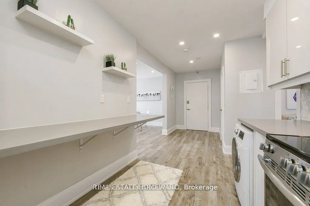 1492 Dundas St E — Photo 4