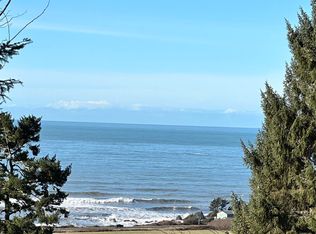 190 Surfsound Dr, Smith River, CA