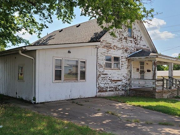 3rd image of 223 S C St
