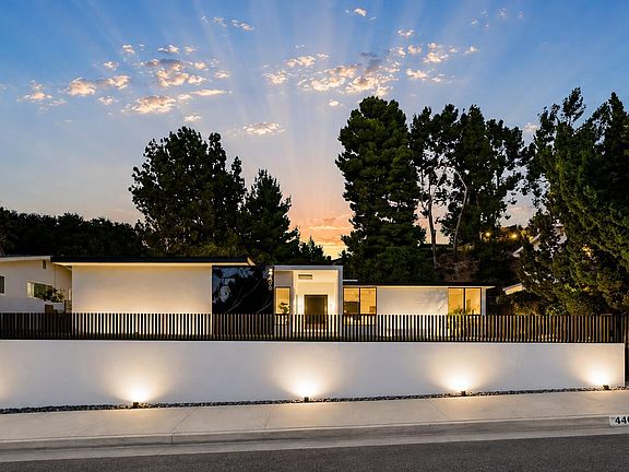 3rd image of 4400 Topanga Canyon Blvd