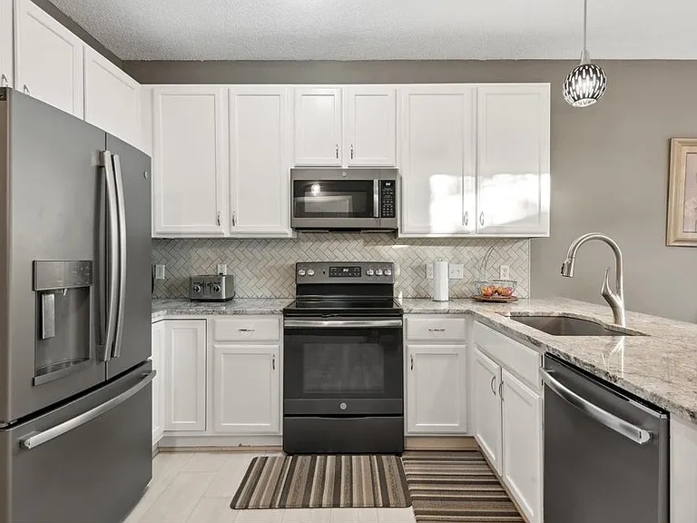 17610 Hackberry Ct — Photo 12