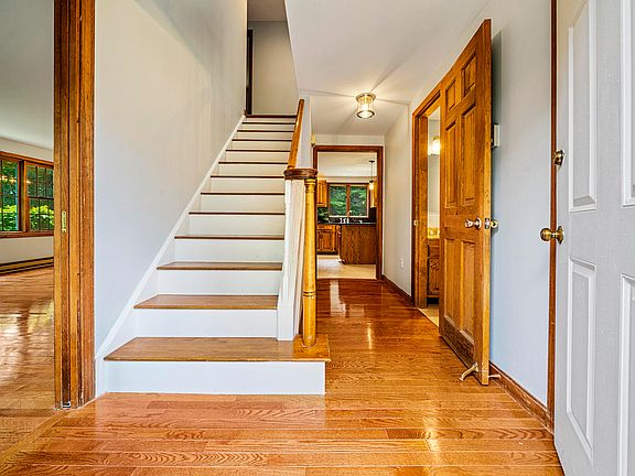 4th image of 11 Heritage Lane
