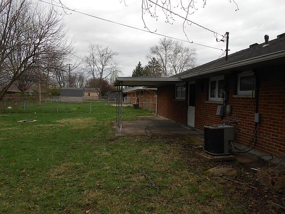4829 Lamme Rd Covered Patio