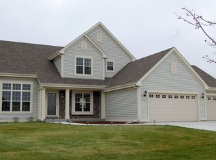 520 Fairwinds Ct, Mukwonago, WI 53149