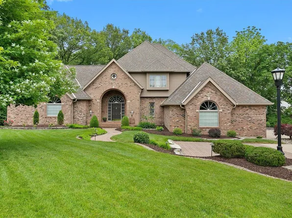 30 Willow Creek Dr, Highland, IL 62249