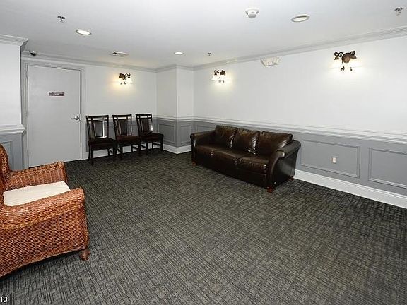 5th image of 318 54th St APT 4E