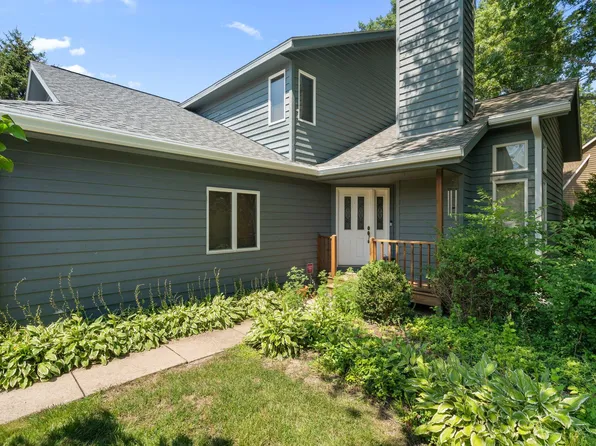 409 Sand Creek Dr N, Chesterton, IN 46304