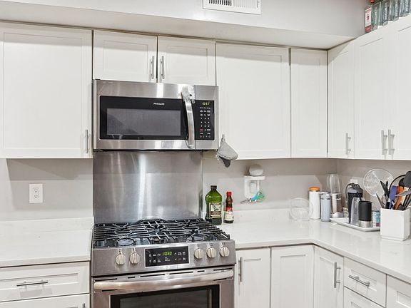 4th image of 271 W 5th St