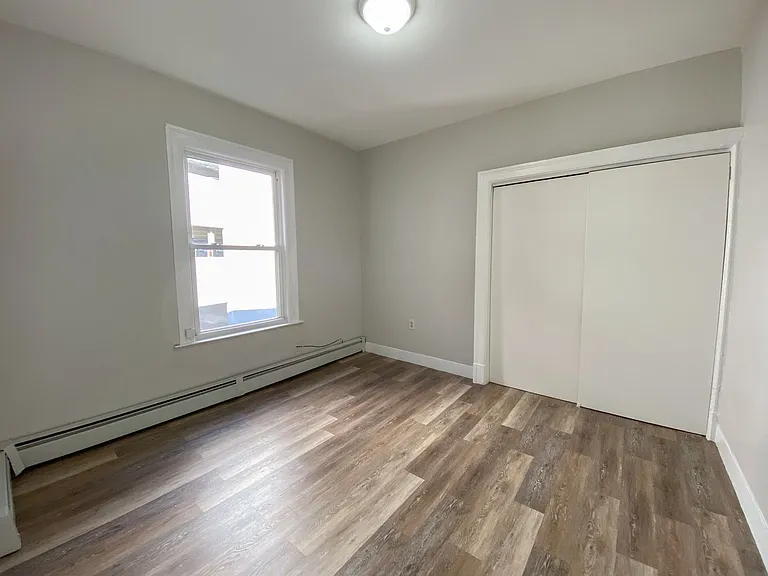 291 Buckingham St / Luca Investments LLC — Photo 15