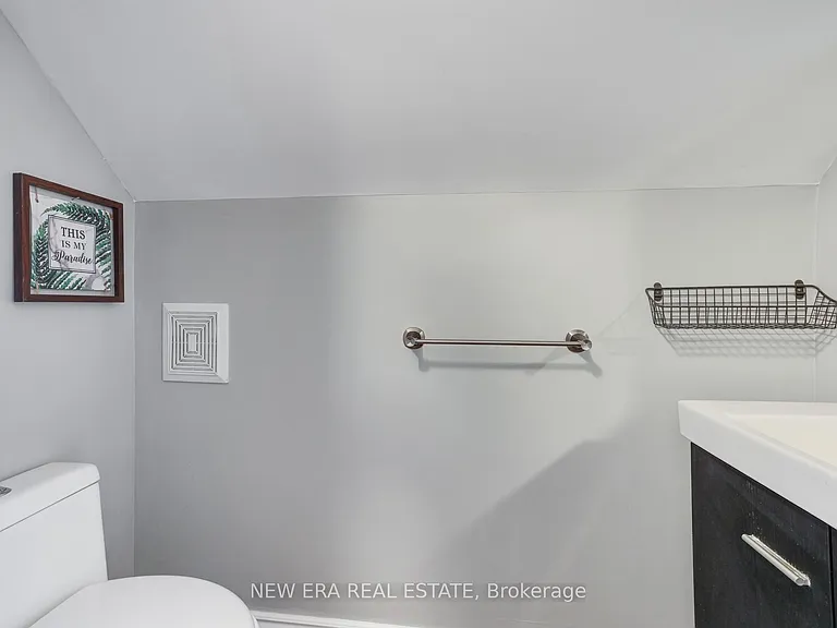 219 Lancaster St W — Photo 29