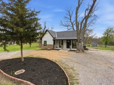 7801 Stover Ln, Kansas City, KS, 66109