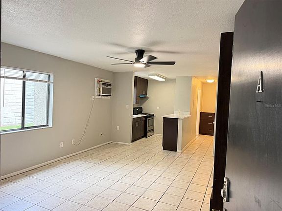 5th image of 136 SPRINGWOOD CIRCLE #A