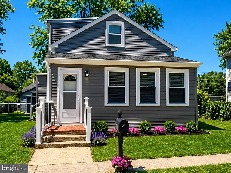 383 Johnson Ave — Photo 2