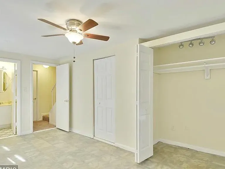 8 Strath Haven Ct — Photo 7