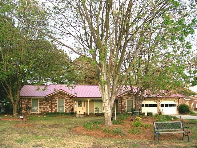 Lovely corner lot, quiet neighborhood, minutes to expressway, shopping, golf