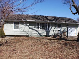 8818 E 85th St, Raytown, MO 64138