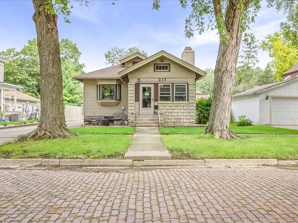217 W Moulton St, Pontiac, IL 61764