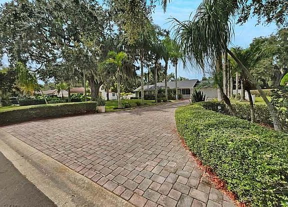 4th image of 1604 Regal Oak Dr #B