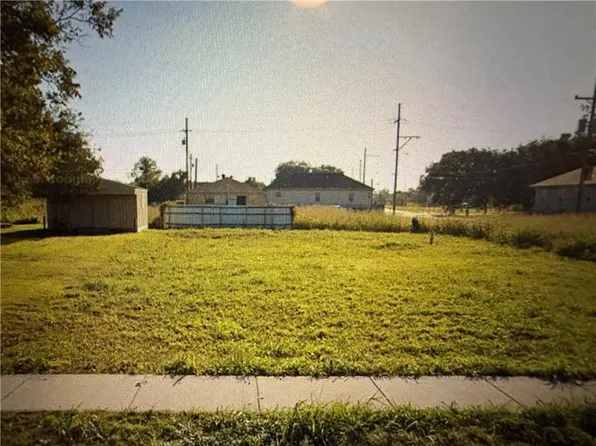 2307 Charbonnet St, New Orleans, LA 70117