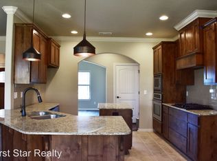 5824 W Persimmon St, Fayetteville, AR 72704