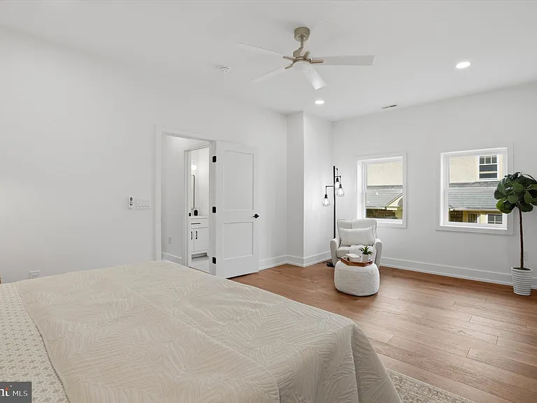 425 Grove Pl — Photo 16