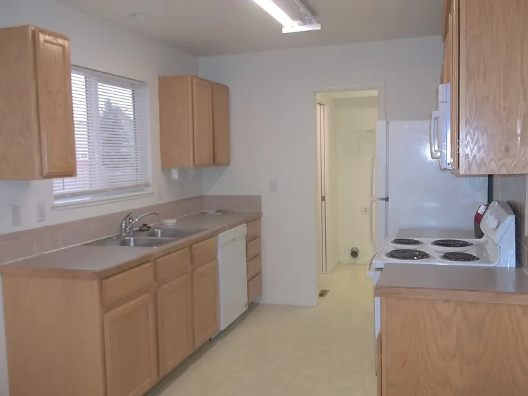 3301 Saratoga St #C — Photo 5