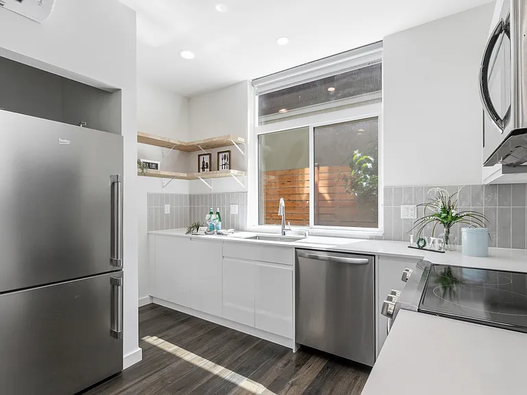 2327 E Denny Way — Photo 13