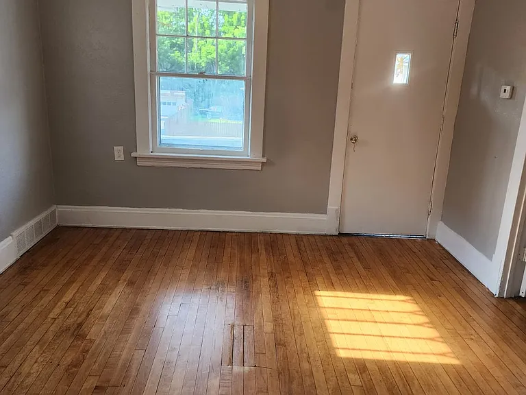 11716 Parkhill Ave #UP — Photo 11